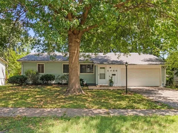 1700 NE 67th St, Gladstone, MO 64118