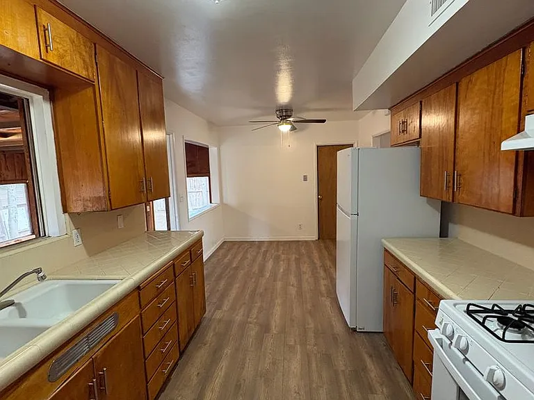 690 W North Way — Photo 18