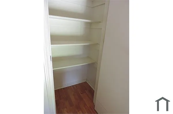 Building Photo - 608 Meadow View Ct #1