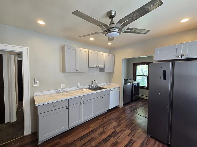 516 Winspear Ave #1 — Photo 14
