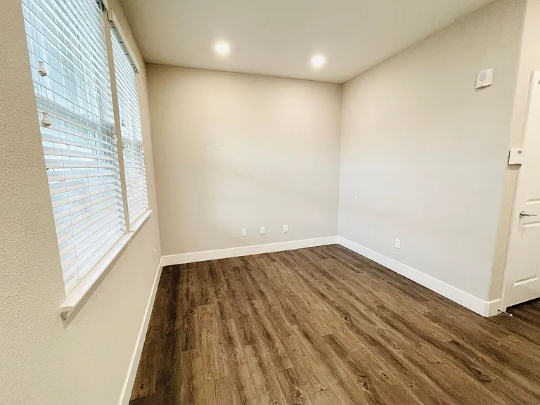 1595 Alviso St — Photo 10