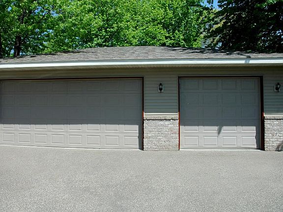 3rd image of 338 107th Cir NE