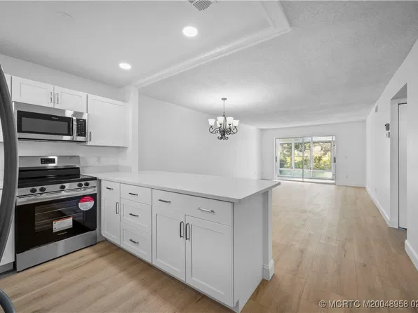 2950 SE Ocean Blvd APT 15-2, Stuart, FL 34996
