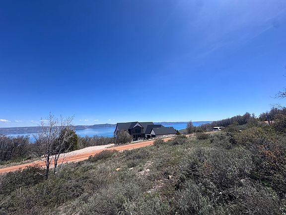 4th image of 330 Calamity Dr