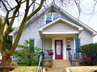 822 S Benton Ave, Saint Charles, MO 63301