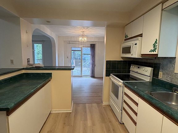 3rd image of 206 Rickson Ave