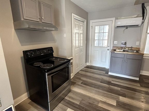4th image of 561-565 Congress St #563