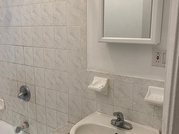 3rd image of 1575 Thieriot Ave APT 4F