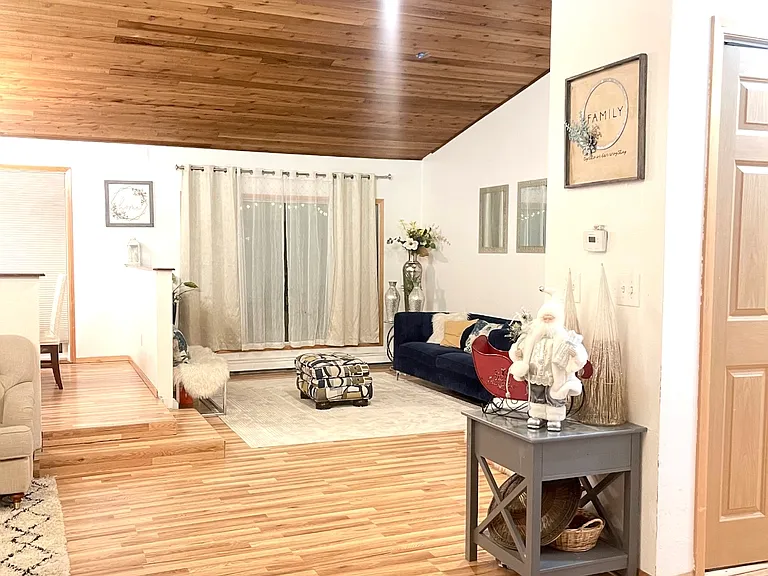 9246 Gee St — Photo 8
