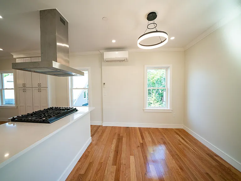 40 Thorndike St — Photo 22