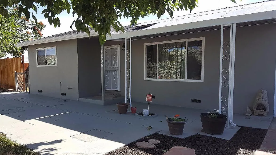 15896 McKinley Ave photo 1