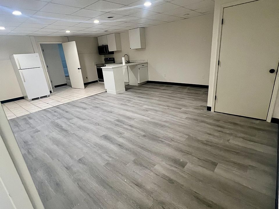 1st image of 915 Main St #305