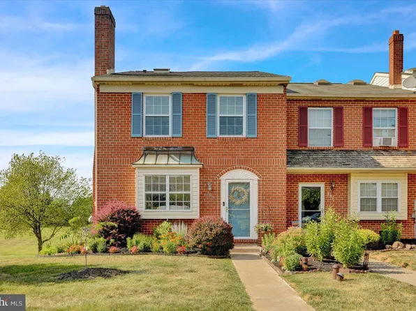 801 Village Green Dr, Gilbertsville, PA 19525