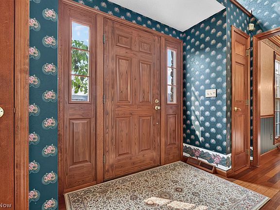 3rd image of 1990 Clover Cir