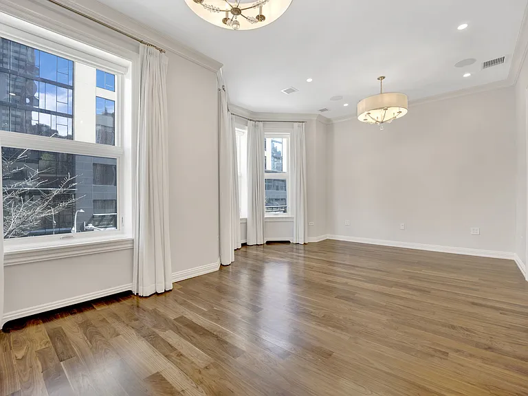 105 W Chestnut St — Photo 8
