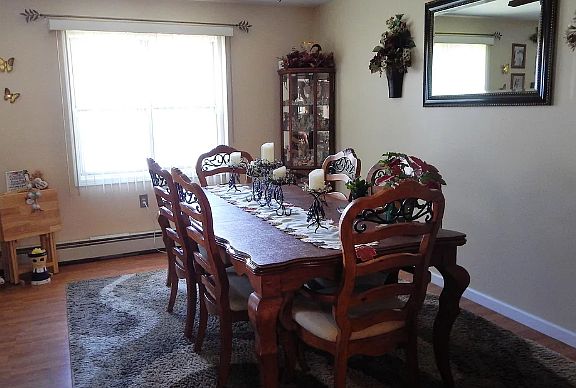 3rd image of 32 Chesterfield Ln