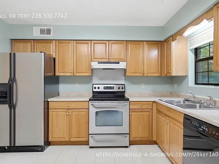 815 Amar St — Photo 6