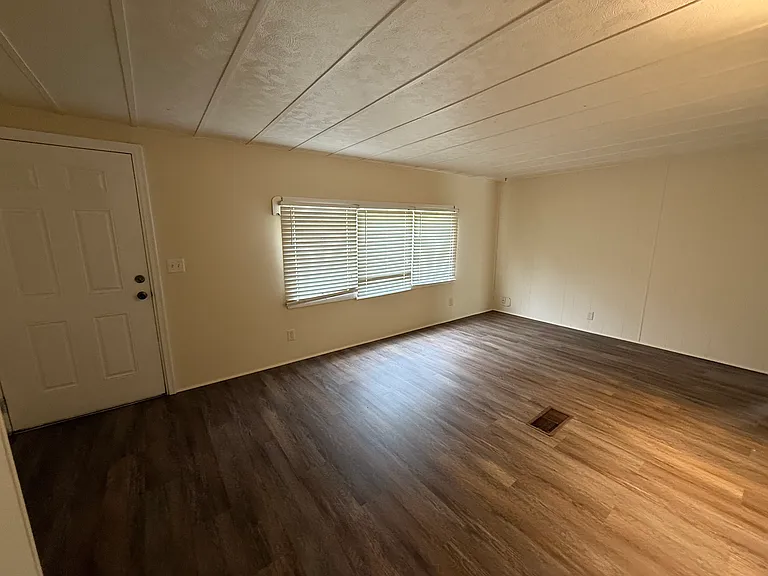 3122 Moody Ave — Photo 16