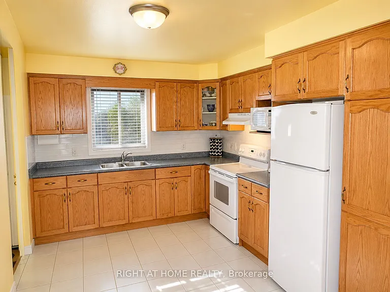 62 Highland Rd W #UPPER — Photo 6