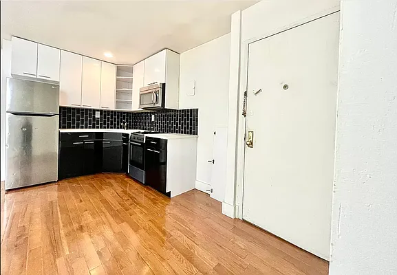 Rented by Pear NYC LLC | media 13