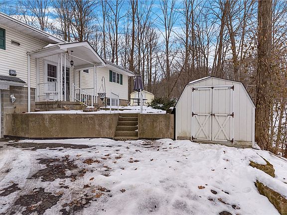 2nd image of 522 Spring St