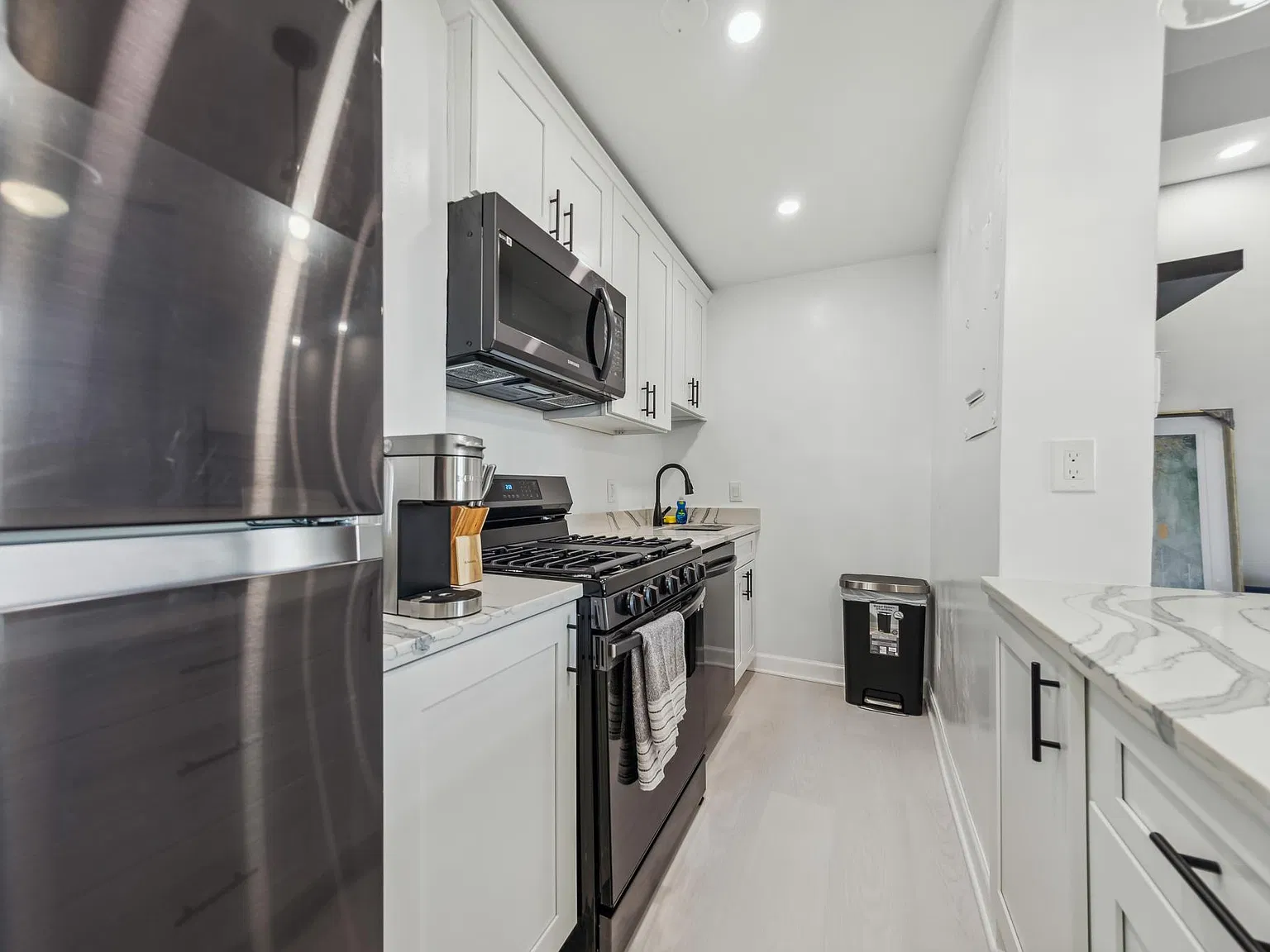 1 bed, 780 sqft, $3,300 — Photo 2