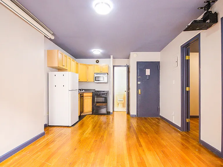 512 E 5th St #24 — Photo 4