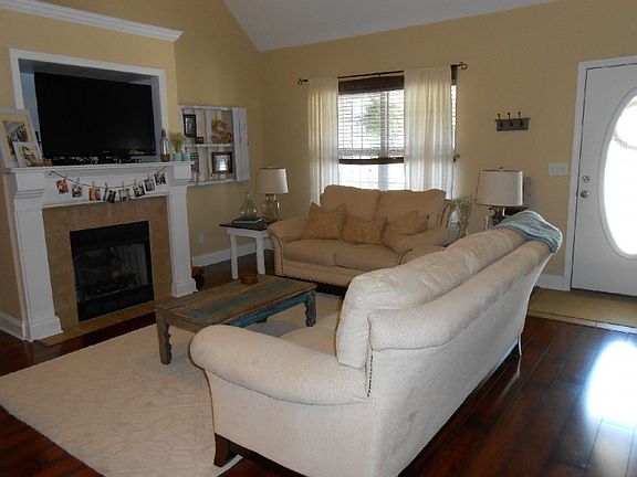 3rd image of 56 Honeyberry Ln