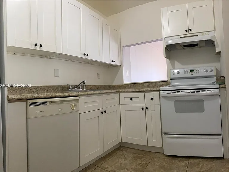 7900 Camino Cir #403 — Photo 5