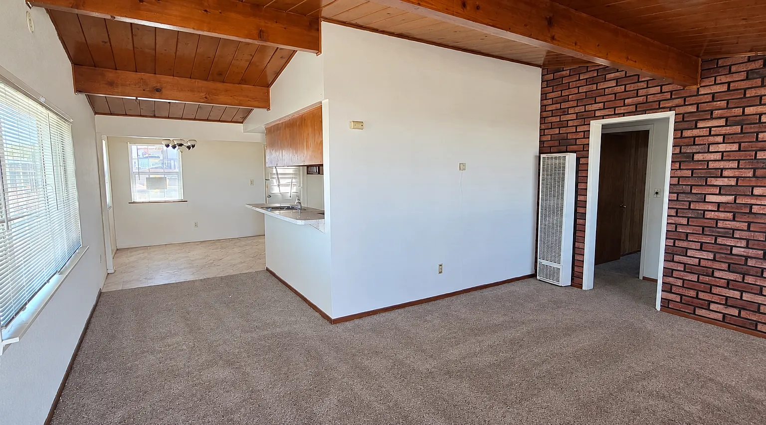 4 bed, 1407 sqft, $1,900 — Photo 4