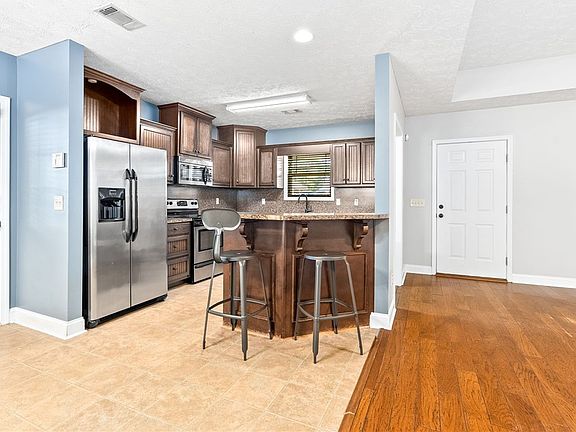4th image of 74 Lee Road 2191