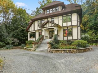 12 N Briarcliff Rd, Mountain Lakes, NJ 07046