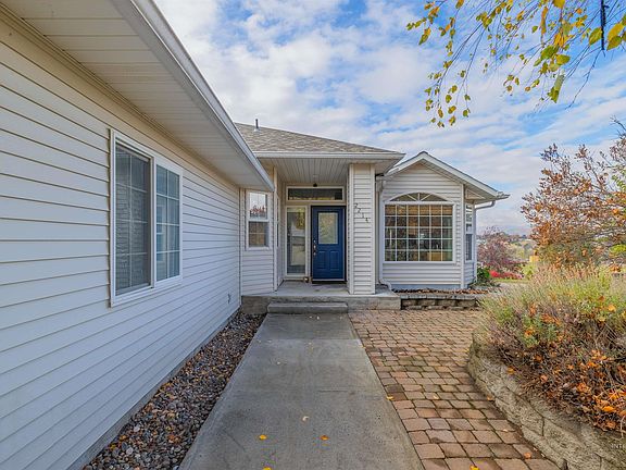 4th image of 2214 Carol Dr