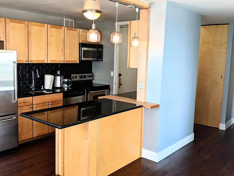 655 W Irving Park Rd #2117 — Photo 17