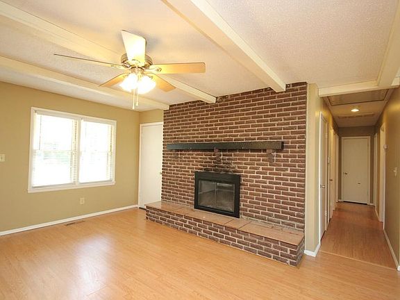 5th image of 1006 E Guinevere St