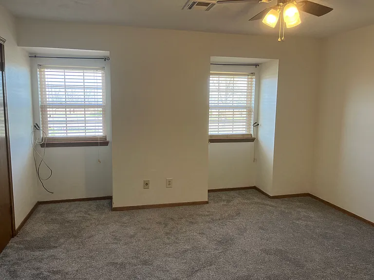 3901 N Kickapoo Ave — Photo 9