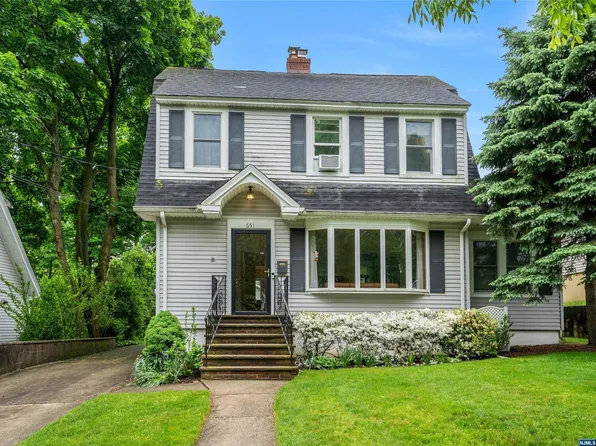 651 Orchard St, Oradell, NJ 07649