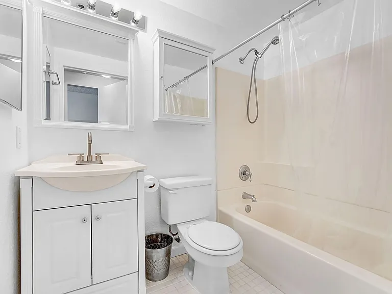 2905 Montrose Ave #416 — Photo 7