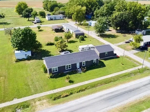 831 Adams St, Mason, IL 62443