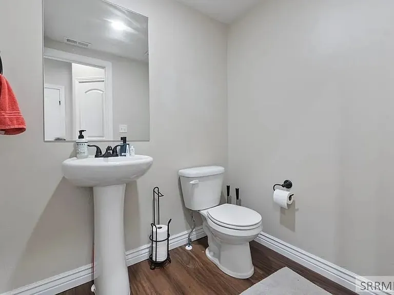 565 Pioneer Rd #215 — Photo 7
