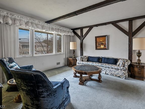 3rd image of 10 Falcon Rd