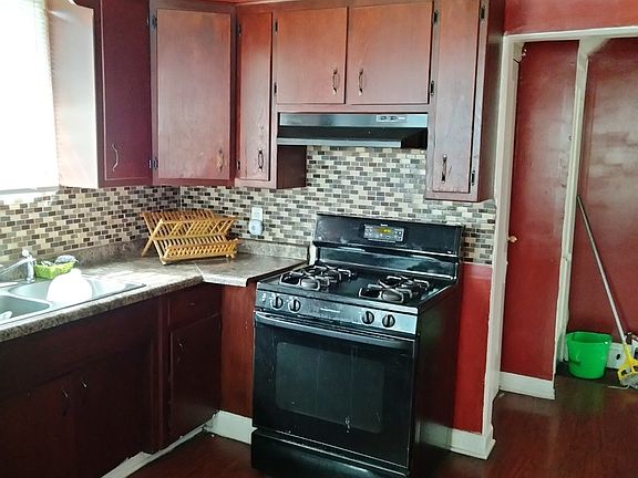 2nd image of 1343 N Menard Ave