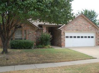 6701 Lucas Ln, North Richland Hills, TX 76182