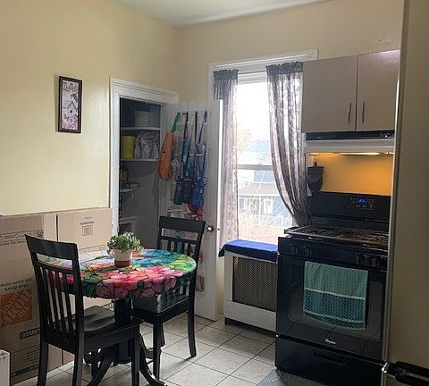 2nd image of 426 Union Ave #2