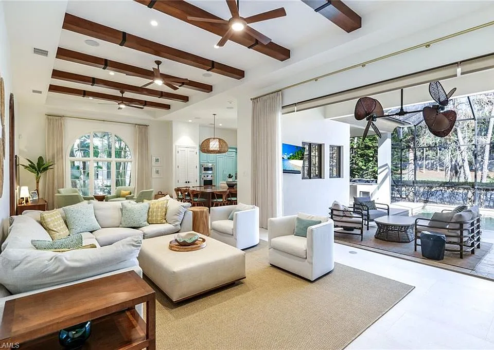 2904 Tiburon Blvd E