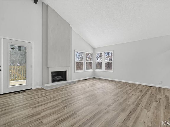 5th image of 1283 Kew Gardens Dr