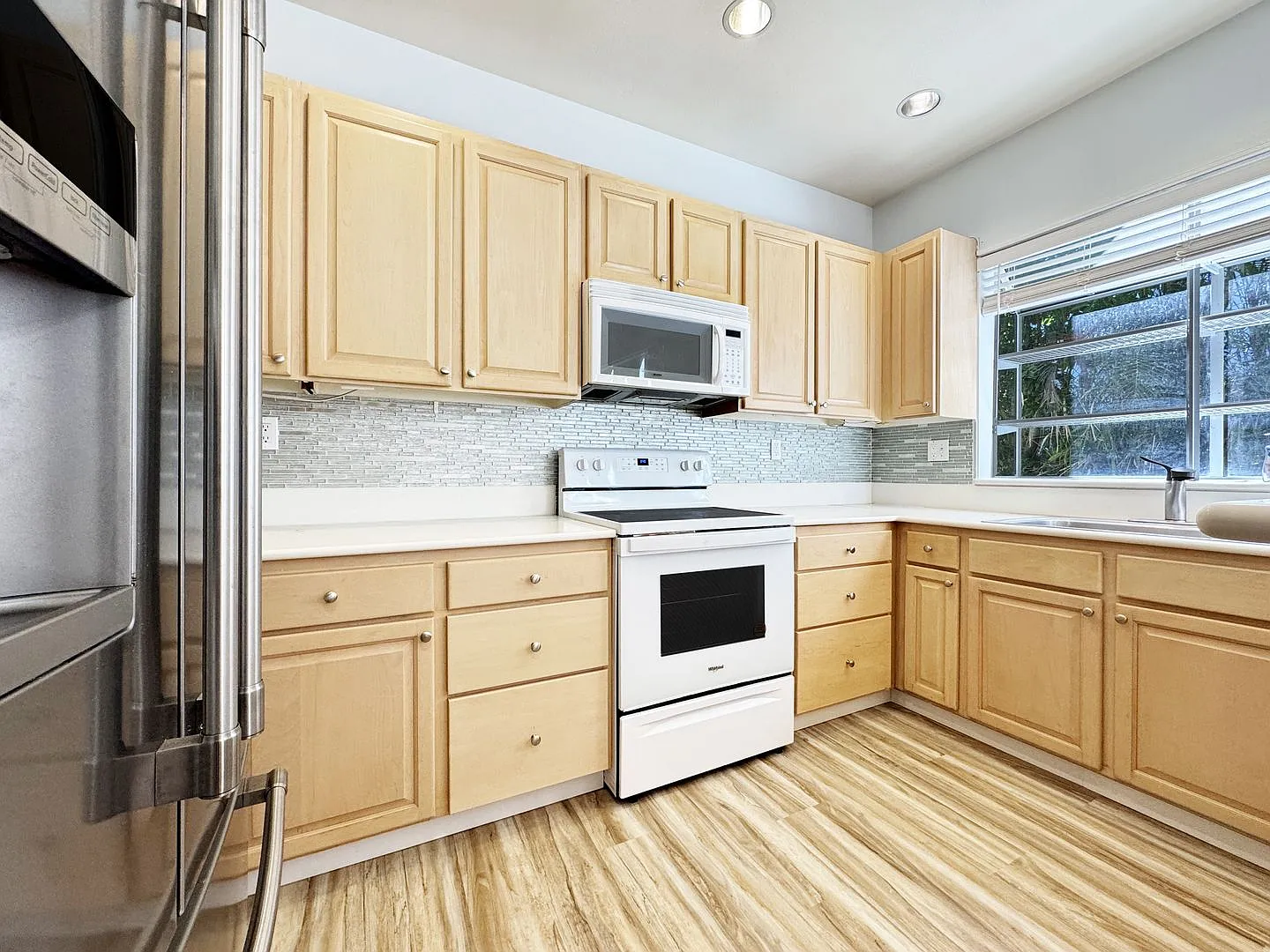Moanalua Village 3/2.5 Townhouse with 2-Car Garage — Photo 4