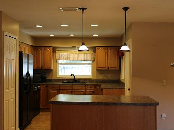 3rd image of 336 Redwing Way