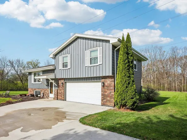 4495 South Valley LANE, New Berlin, WI 53146