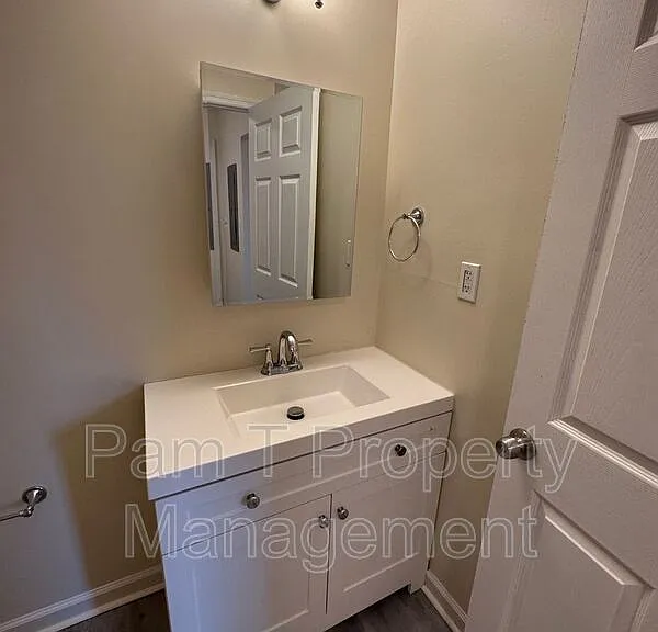 814 Ott St — Photo 9